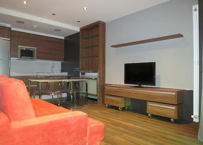 克拉林公寓酒店 *